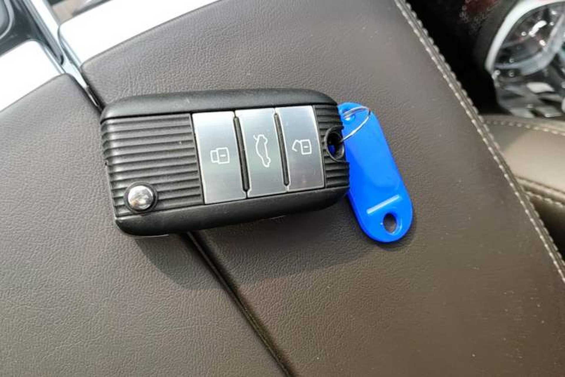 Used Roewe RX8 2018 30T Smart Connectivity All-Wheel Drive Supreme Edition Vehicle Key