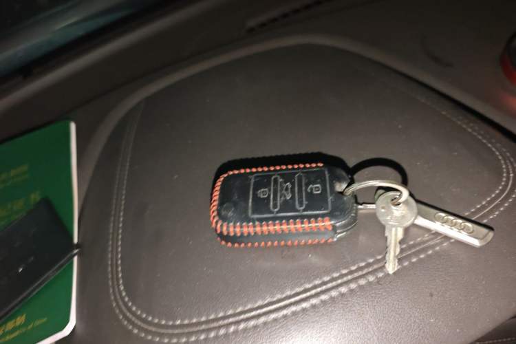 Used Roewe RX8 2018 30T Smart Connectivity Two-Wheel Drive Flagship Edition Vehicle Key