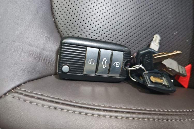 Used Roewe RX8 2018 30T Smart Connectivity Two-Wheel Drive Flagship Edition Vehicle Key