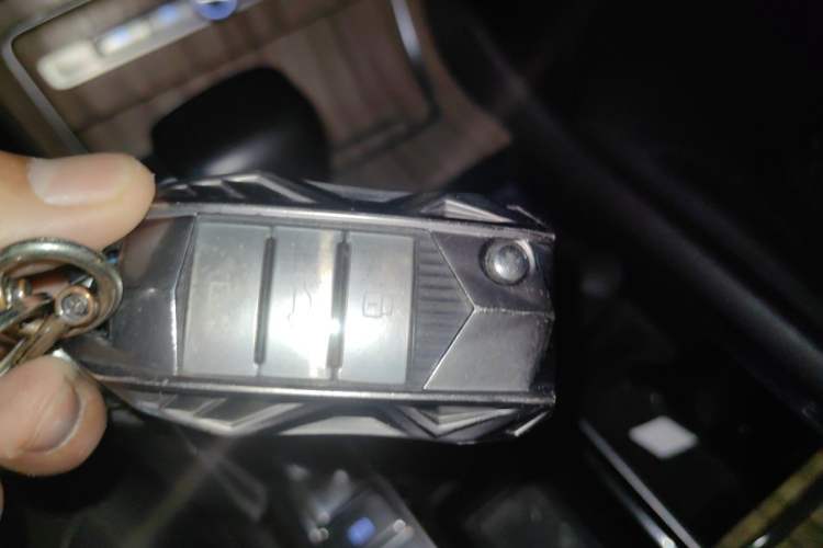 Used Roewe RX8 2018 30T Two-Wheel Drive Flagship Edition Vehicle Key