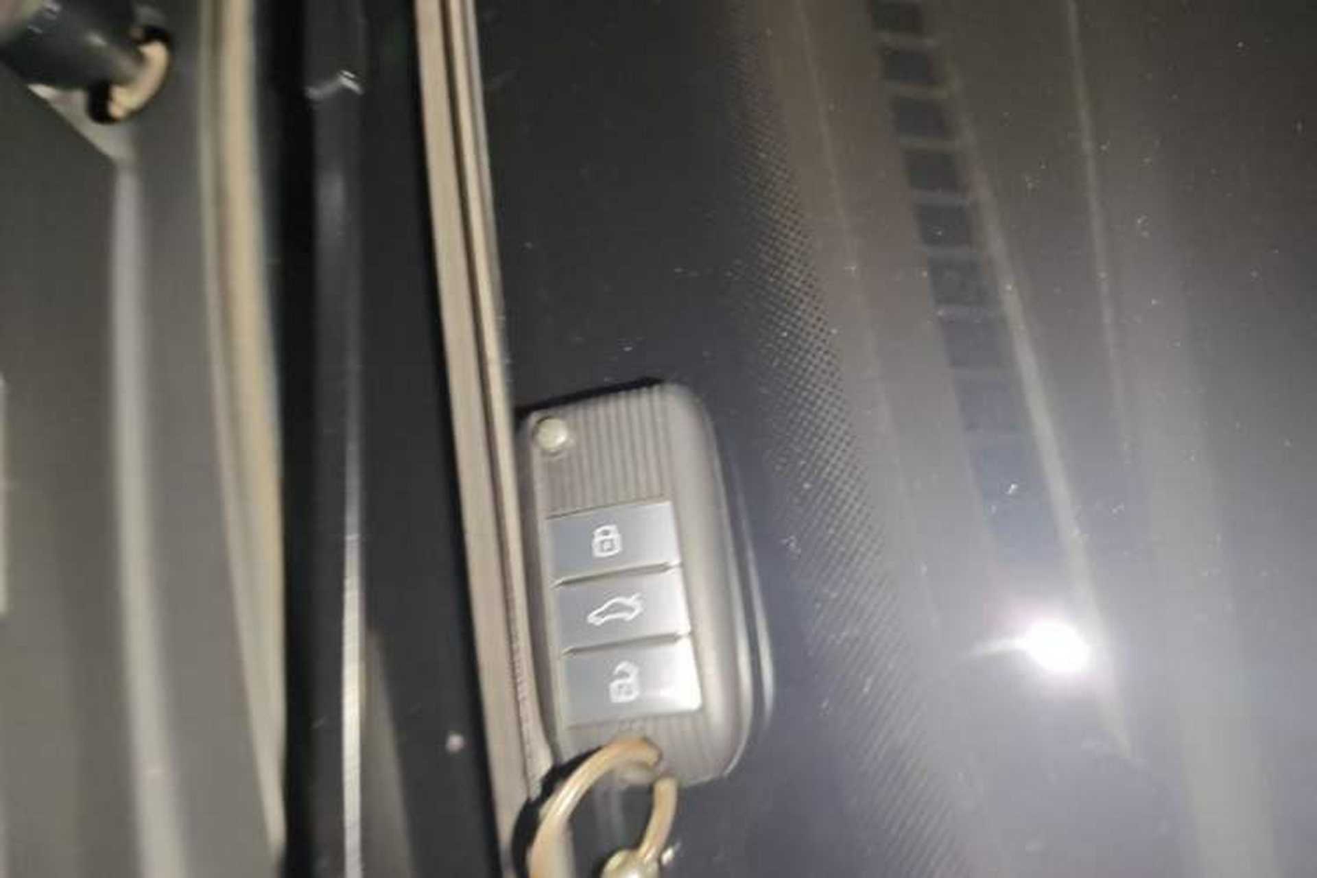 Used Roewe RX8 2018 30T Smart Connectivity Two-Wheel Drive Flagship Edition Vehicle Key