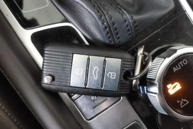 Used Roewe RX8 2018 30T Smart Connectivity Four-Wheel Drive Flagship Edition Vehicle Key