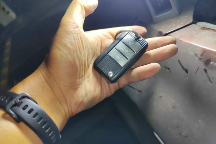 Used Roewe RX8 2018 30T Smart Connectivity All-Wheel Drive Supreme Edition Vehicle Key