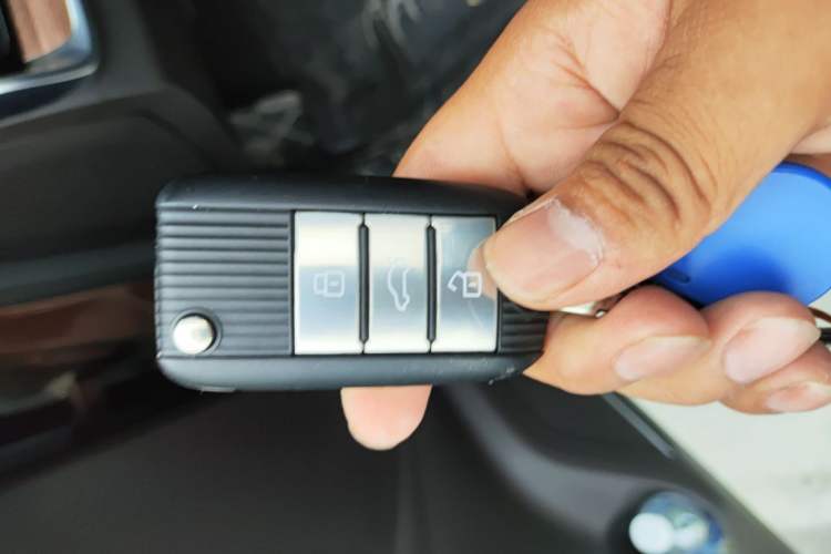 Used Roewe RX8 2018 30T Smart Connectivity Two-Wheel Drive Flagship Edition Vehicle Key
