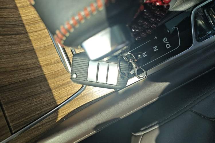 Used Roewe RX8 2018 30T Smart Connectivity Two-Wheel Drive Flagship Edition Vehicle Key