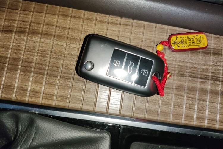 Used Roewe RX8 2018 30T Smart Connectivity Two-Wheel Drive Flagship Edition Vehicle Key