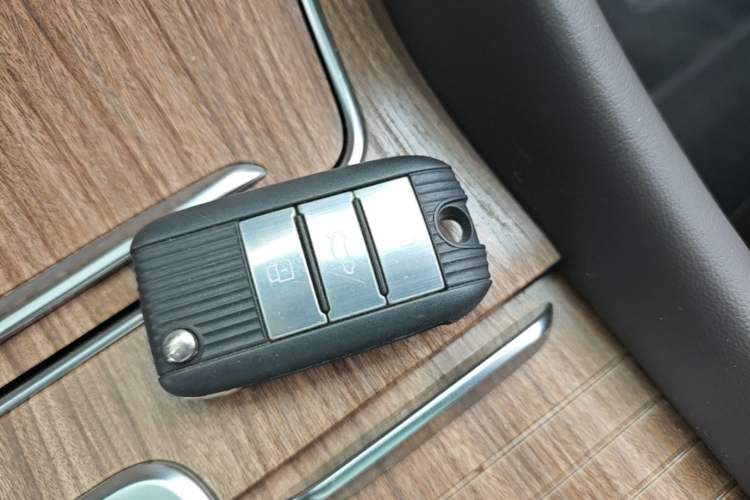 Used Roewe RX8 2018 30T Smart Connectivity Two-Wheel Drive Supreme Edition Vehicle Key