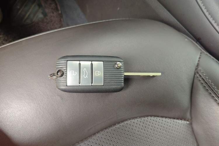 Used Roewe RX8 2018 30T Smart Connectivity Two-Wheel Drive Flagship Edition Vehicle Key