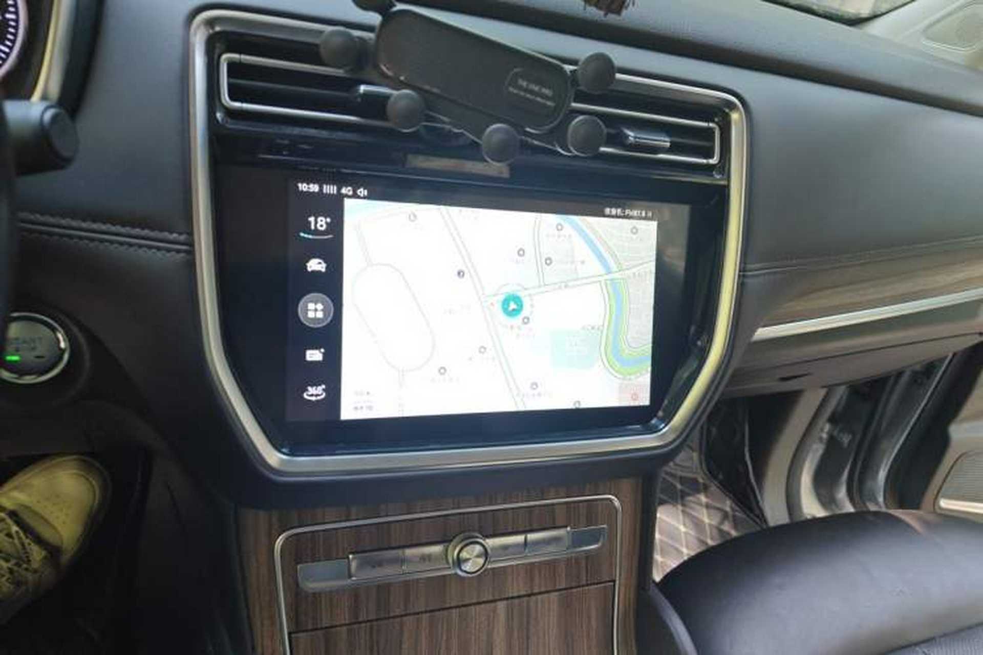 Used Roewe RX8 2018 30T Smart Connectivity Two-Wheel Drive Supreme Edition Audio And AC Panel