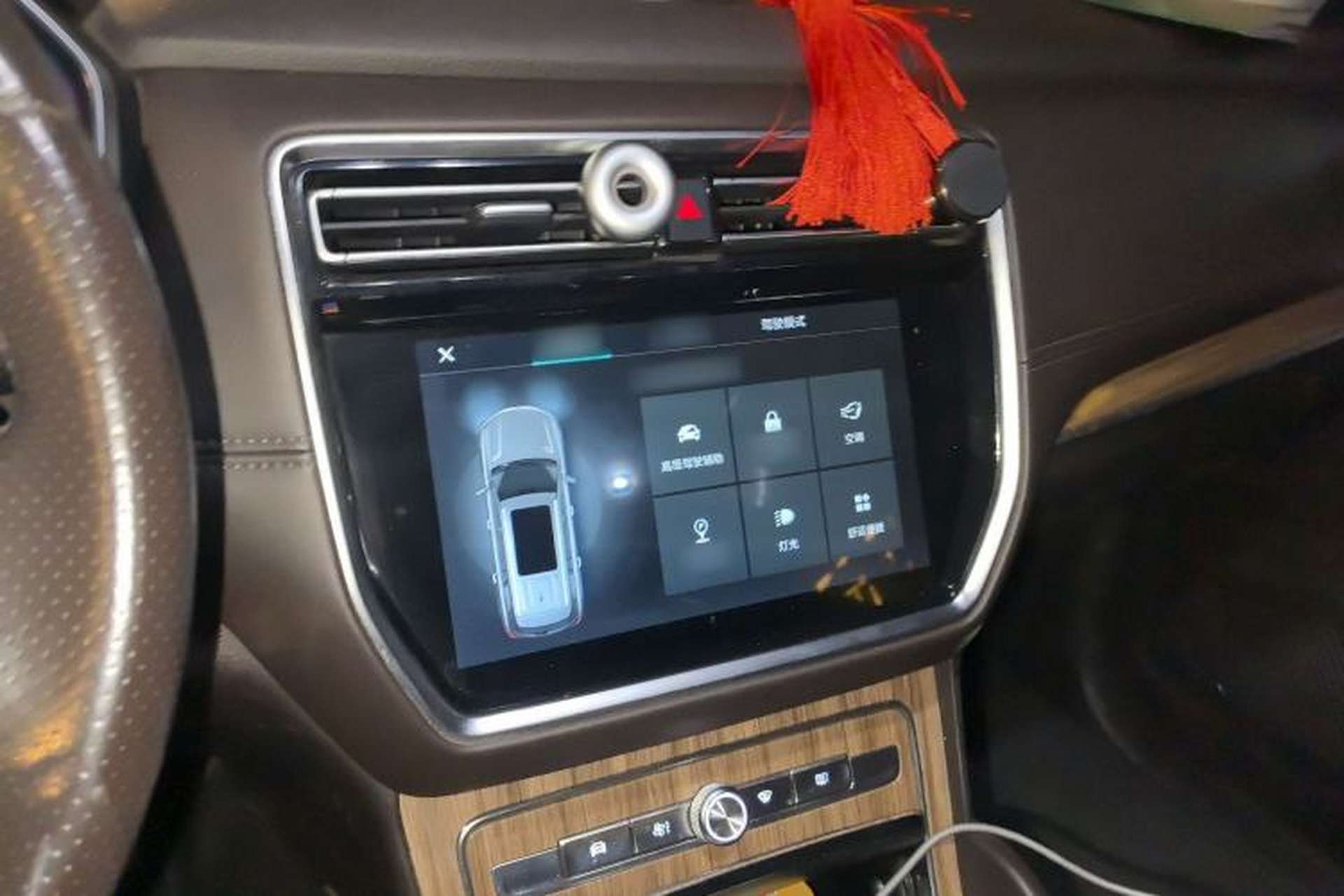 Used Roewe RX8 2018 30T Smart Connectivity All-Wheel Drive Supreme Edition Audio And AC Panel