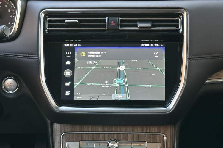 Used Roewe RX8 2018 30T Smart Connectivity Two-Wheel Drive Flagship Edition Audio And AC Panel