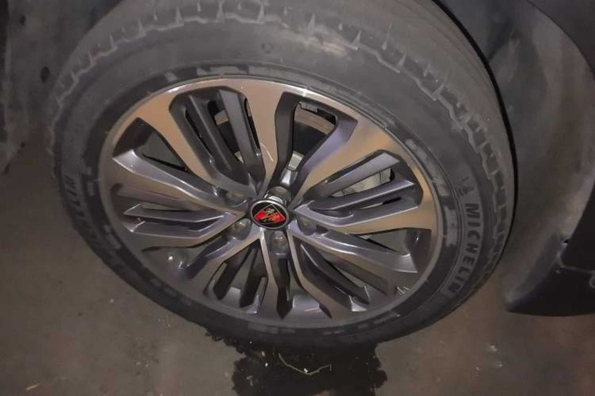 Used Roewe RX8 2018 30T Smart Connectivity All-Wheel Drive Supreme Edition Exterior 7
