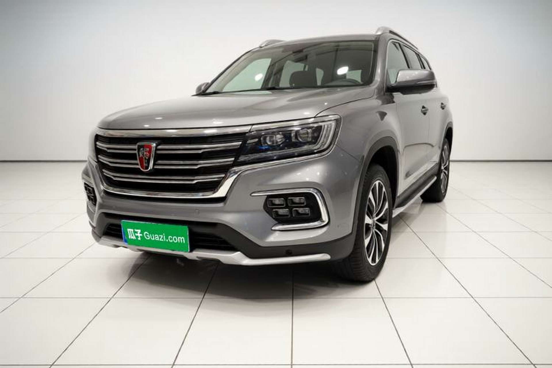 Used Roewe RX8 2018 30T Smart Connectivity All-Wheel Drive Supreme Edition Front Left 45 Deg
