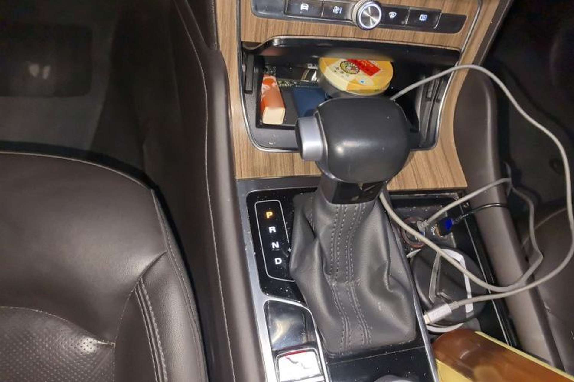 Used Roewe RX8 2018 30T Smart Connectivity All-Wheel Drive Supreme Edition Gear Lever
