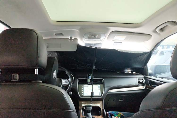 Used Roewe RX8 2018 30T Smart Connectivity All-Wheel Drive Supreme Edition Headliner