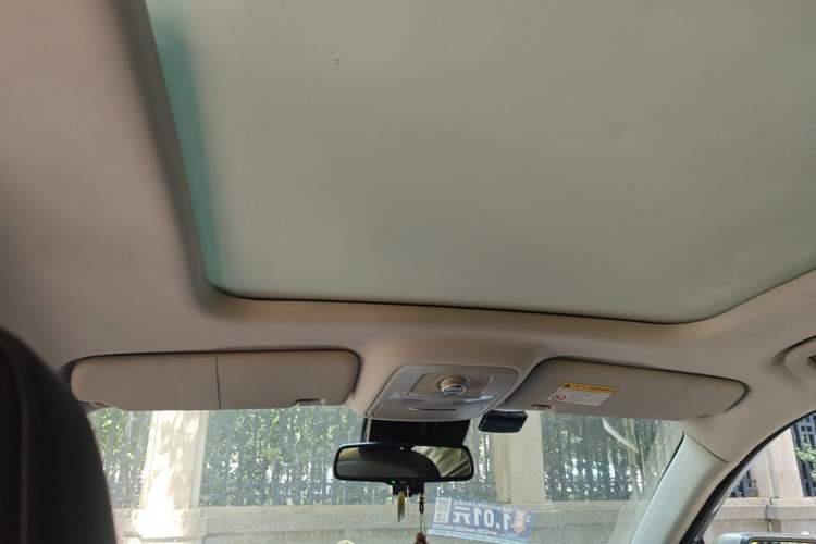 Used Roewe RX8 2018 30T Smart Connectivity Two-Wheel Drive Supreme Edition Headliner