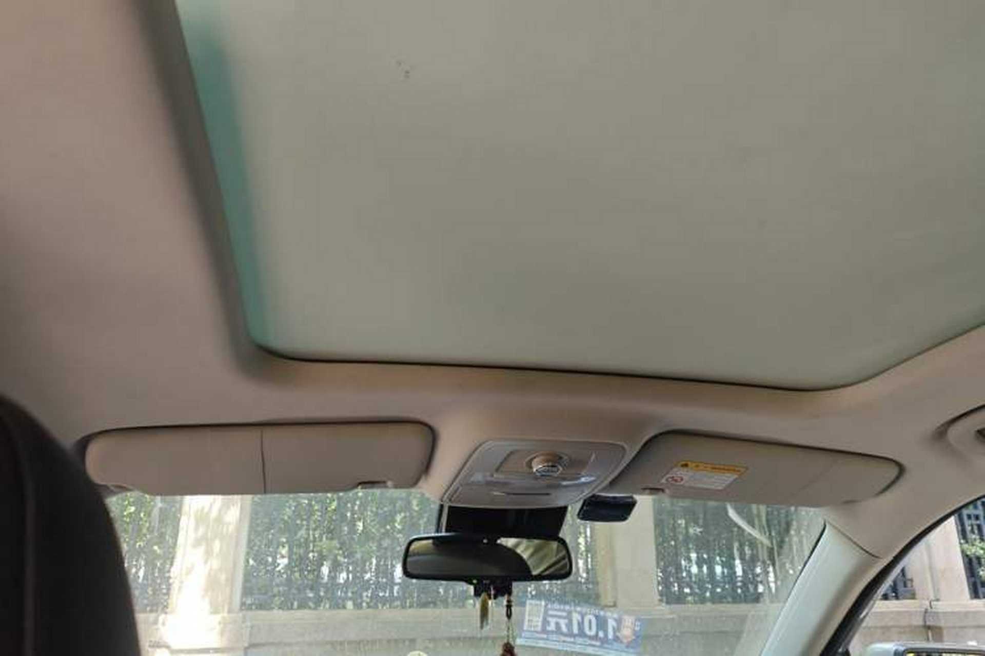 Used Roewe RX8 2018 30T Smart Connectivity Two-Wheel Drive Supreme Edition Headliner