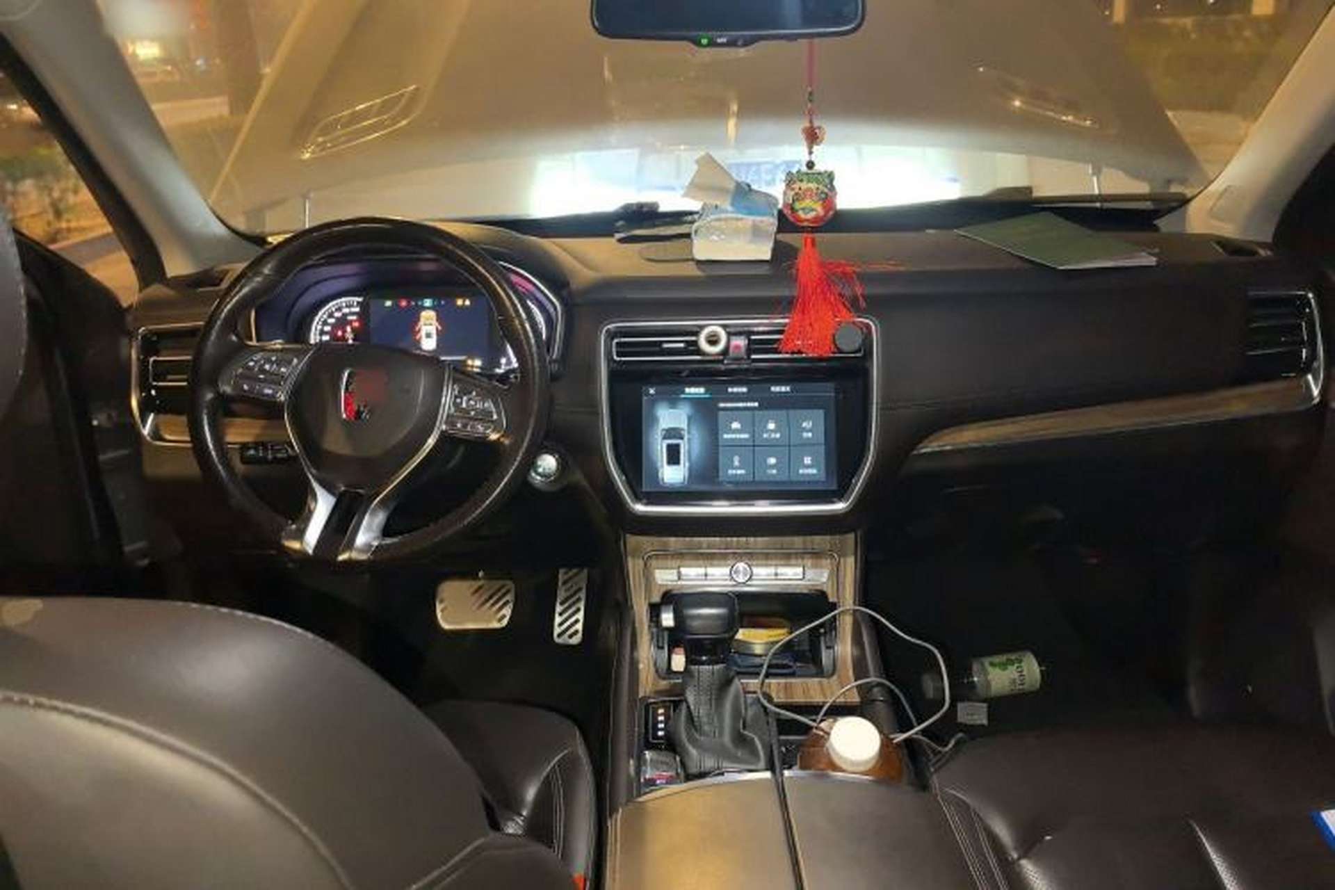 Used Roewe RX8 2018 30T Smart Connectivity All-Wheel Drive Supreme Edition Interior 2