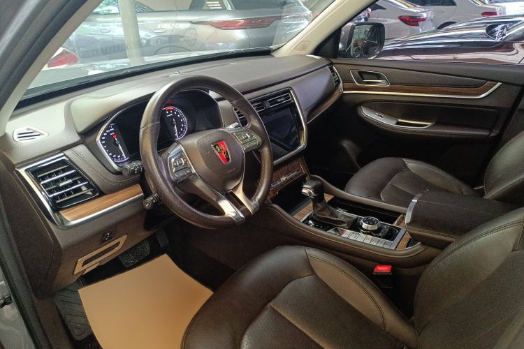 Used Roewe RX8 2018 30T Smart Connectivity All-Wheel Drive Supreme Edition Interior 3