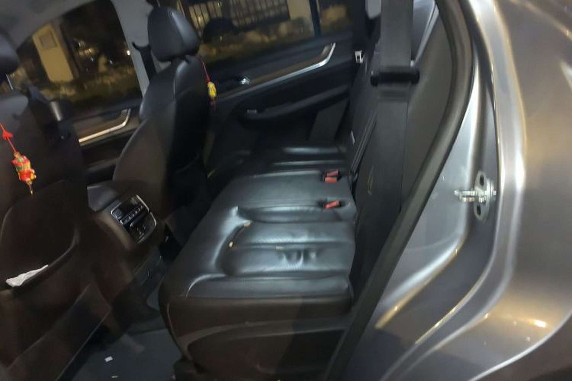 Used Roewe RX8 2018 30T Smart Connectivity All-Wheel Drive Supreme Edition Interior 4
