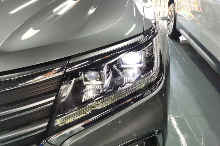 Used Roewe RX8 2018 30T Smart Connectivity Two-Wheel Drive Flagship Edition Left Front Headlight
