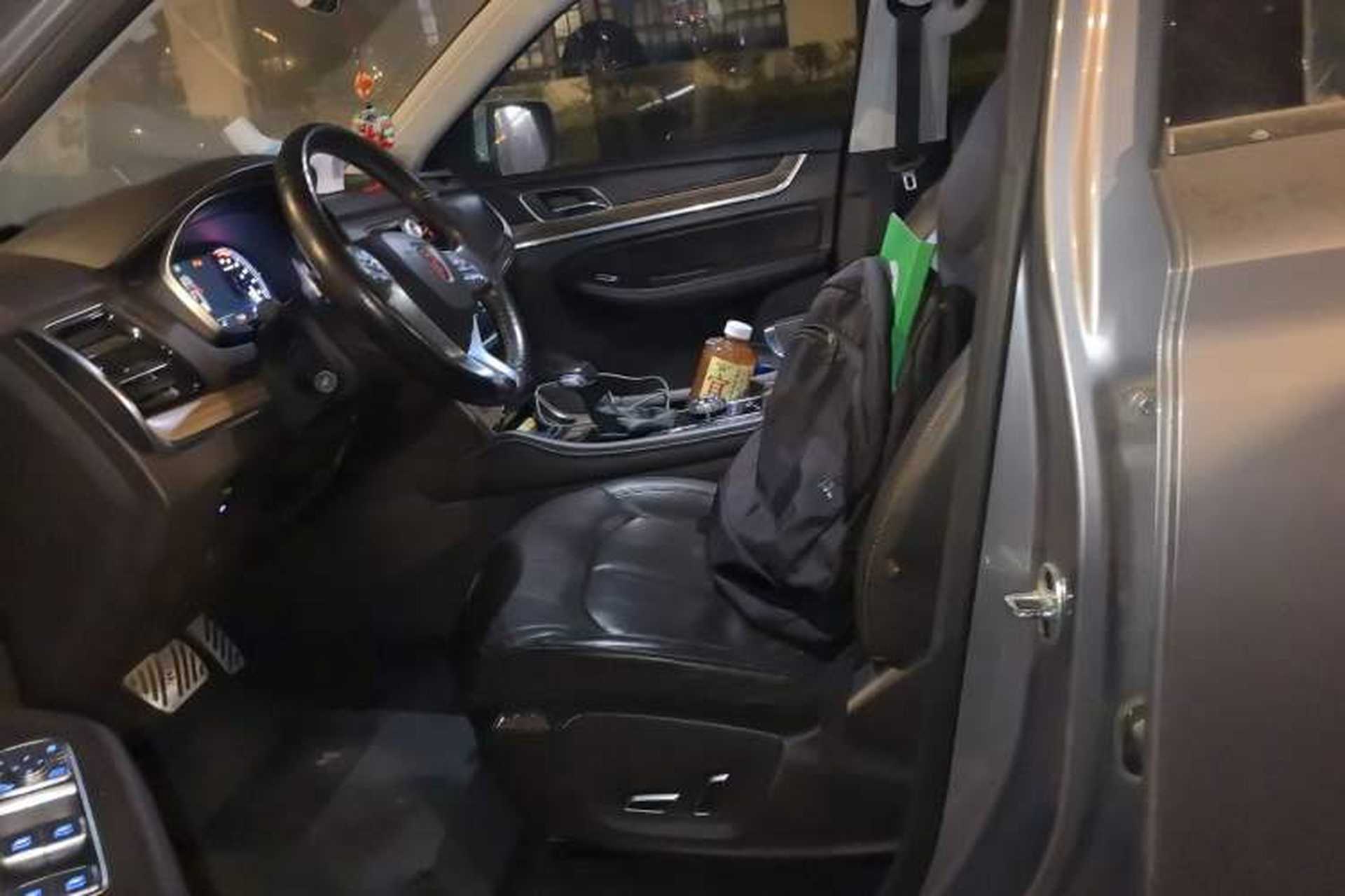 Used Roewe RX8 2018 30T Smart Connectivity All-Wheel Drive Supreme Edition Left Front Seat