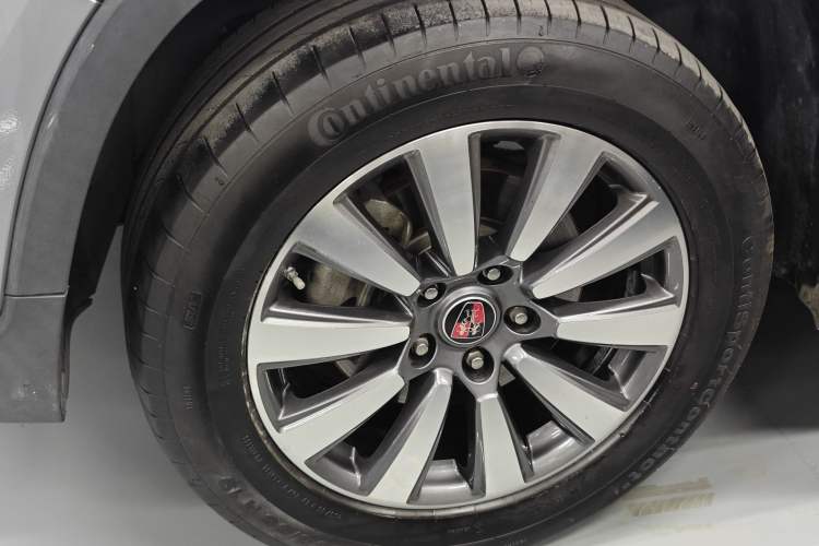 Used Roewe RX8 2018 30T Smart Connectivity Two-Wheel Drive Flagship Edition Left Front Wheel Hub