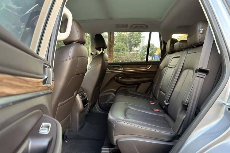Used Roewe RX8 2018 30T Smart Connectivity Two-Wheel Drive Flagship Edition Left Rear Seat