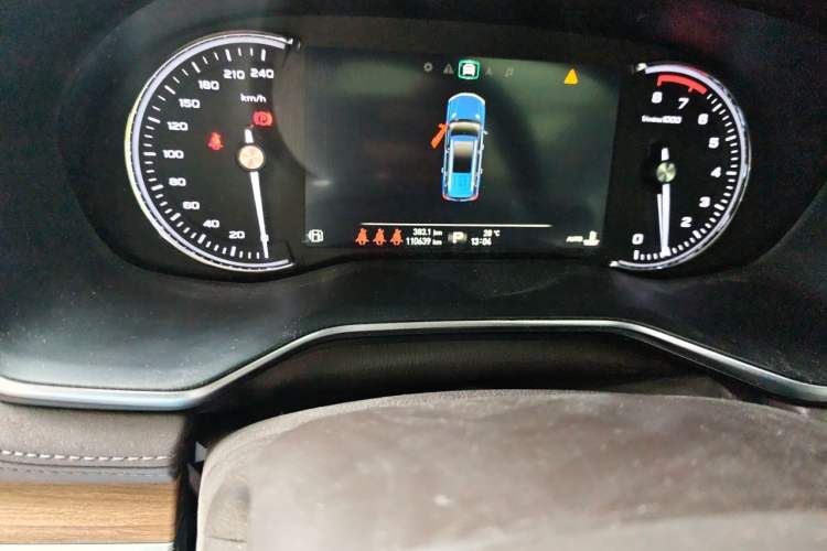 Used Roewe RX8 2018 30T Smart Connectivity All-Wheel Drive Supreme Edition Odometer Close Up