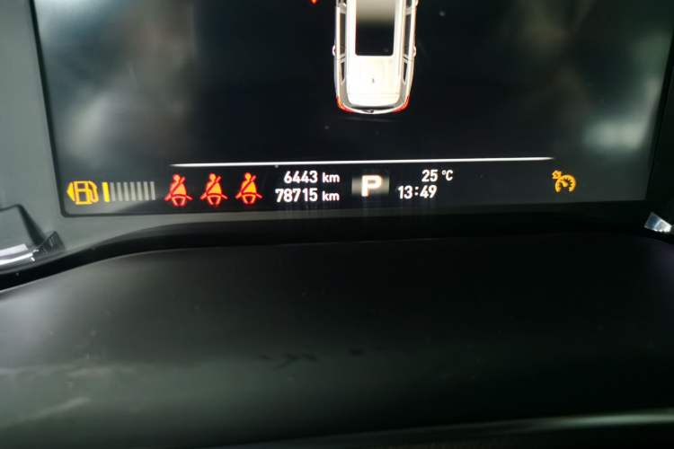 Used Roewe RX8 2018 30T Smart Connectivity Two-Wheel Drive Flagship Edition Odometer Close Up
