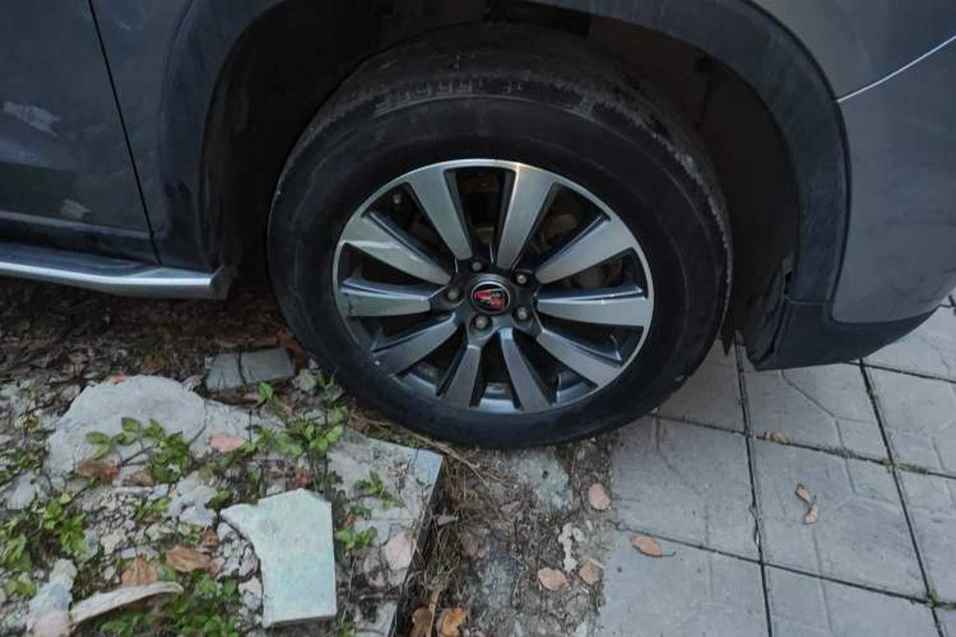 Used Roewe RX8 2018 30T Smart Connectivity Four-Wheel Drive Flagship Edition Right Front Wheel Hub