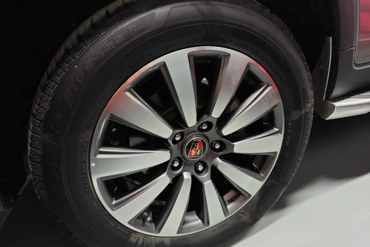 Used Roewe RX8 2018 30T Smart Connectivity Two-Wheel Drive Flagship Edition Right Rear Wheel Hub