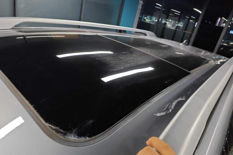 Used Roewe RX8 2018 30T Smart Connectivity Two-Wheel Drive Flagship Edition Roof