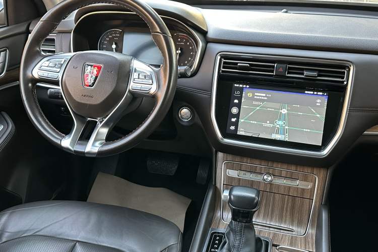 Used Roewe RX8 2018 30T Smart Connectivity Two-Wheel Drive Flagship Edition Steering Wheel