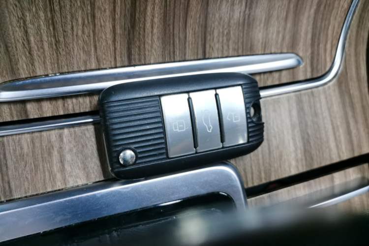 Used Roewe RX8 2018 30T Smart Connectivity Two-Wheel Drive Flagship Edition Vehicle Key