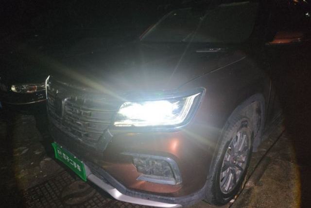 Używany Roewe RX8 2018 30T Smart Connectivity Four-Wheel Drive Flagship Edition