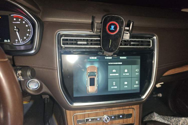 Used Roewe RX8 2018 30T Smart Connectivity Four-Wheel Drive Flagship Edition Audio And AC Panel