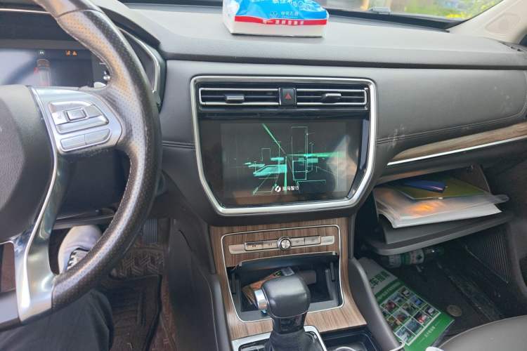 Used Roewe RX8 2018 30T Smart Connectivity All-Wheel Drive Supreme Edition Audio And AC Panel