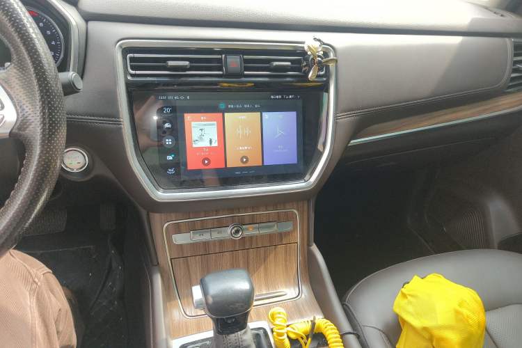 Used Roewe RX8 2018 30T Smart Connectivity All-Wheel Drive Supreme Edition Audio And AC Panel