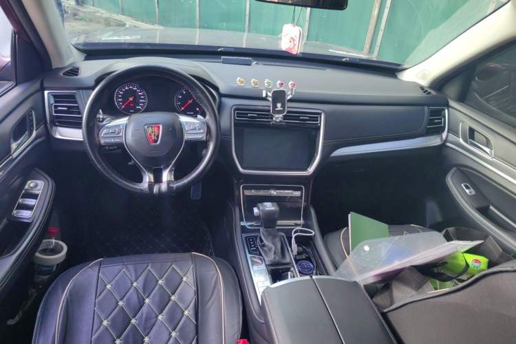 Used Roewe RX8 2018 30T Two-Wheel Drive Flagship Edition Center Console