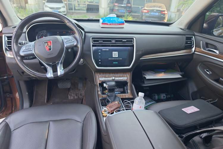 Used Roewe RX8 2018 30T Smart Connectivity All-Wheel Drive Supreme Edition Center Console