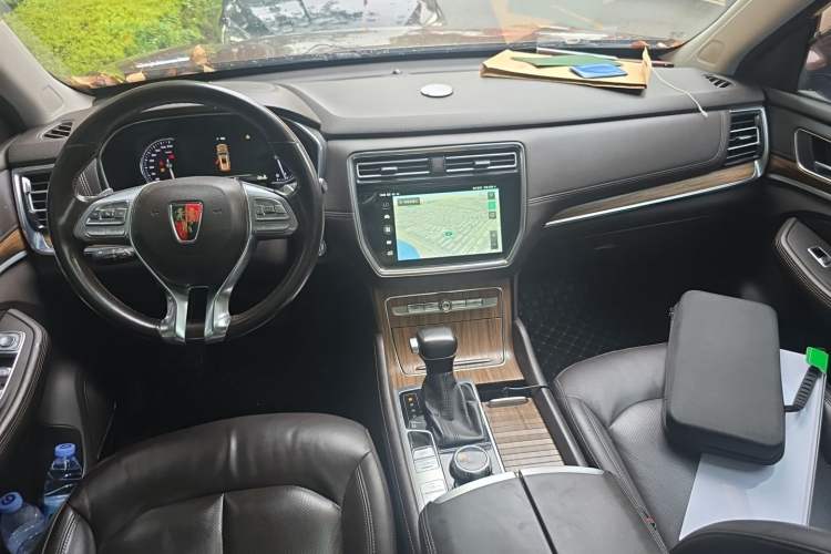 Used Roewe RX8 2018 30T Smart Connectivity Four-Wheel Drive Flagship Edition Center Console