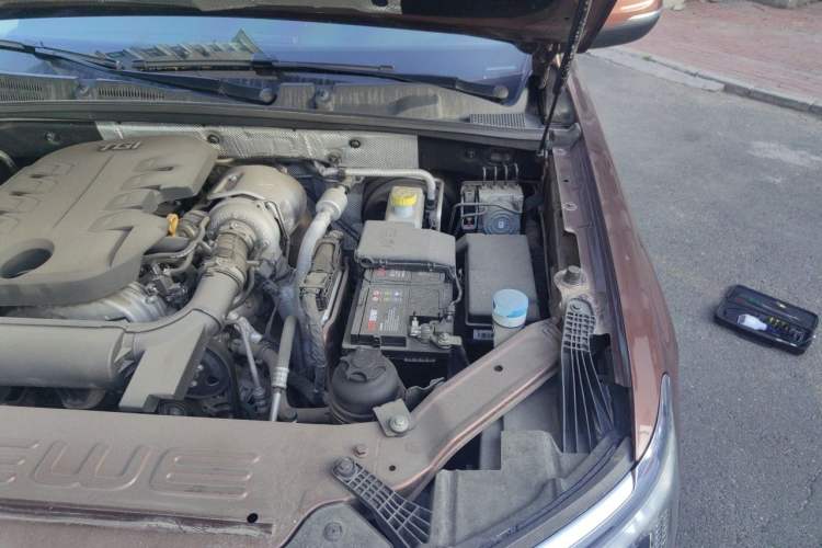 Used Roewe RX8 2018 30T Two-Wheel Drive Flagship Edition Engine Bay Left