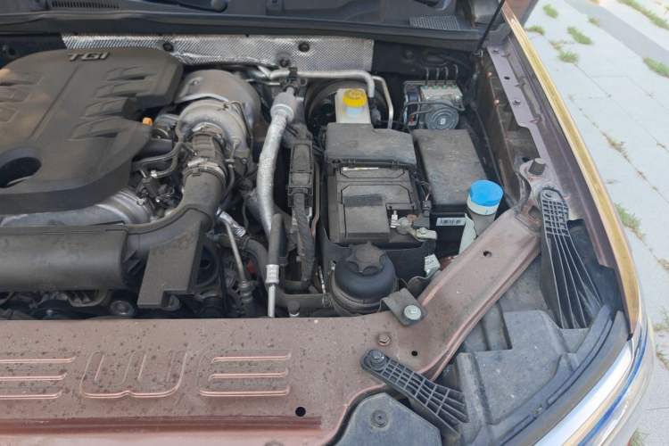 Used Roewe RX8 2018 30T Smart Connectivity All-Wheel Drive Supreme Edition Engine Bay Left