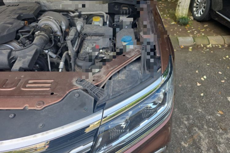 Used Roewe RX8 2018 30T Smart Connectivity Four-Wheel Drive Flagship Edition Engine Bay Left