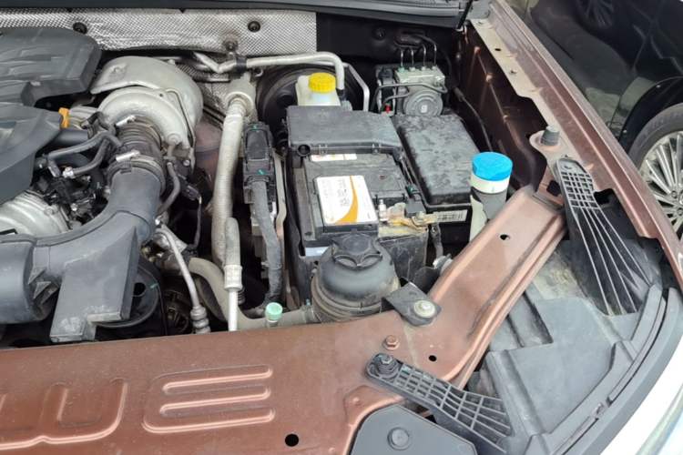 Used Roewe RX8 2018 30T Smart Connectivity All-Wheel Drive Supreme Edition Engine Bay Left
