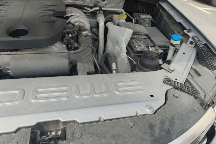Used Roewe RX8 2018 30T Smart Connectivity All-Wheel Drive Supreme Edition Engine Bay Left
