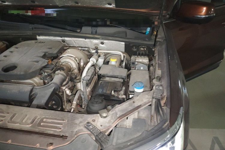 Used Roewe RX8 2018 30T Smart Connectivity Two-Wheel Drive Flagship Edition Engine Bay Left