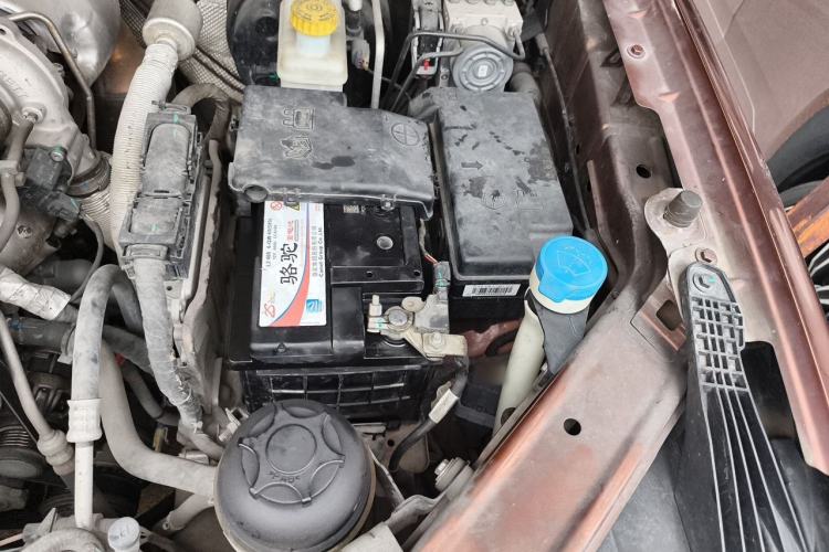 Used Roewe RX8 2018 30T Smart Connectivity Two-Wheel Drive Flagship Edition Engine Bay Left