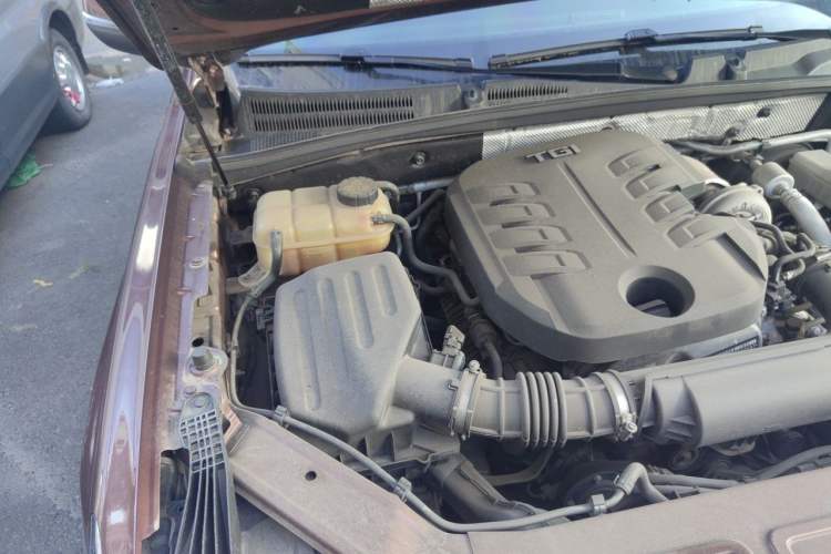 Used Roewe RX8 2018 30T Two-Wheel Drive Flagship Edition Engine Bay Right